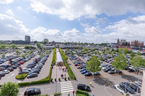 Parkeerplaatsen bij het Designer Outlet Roermond